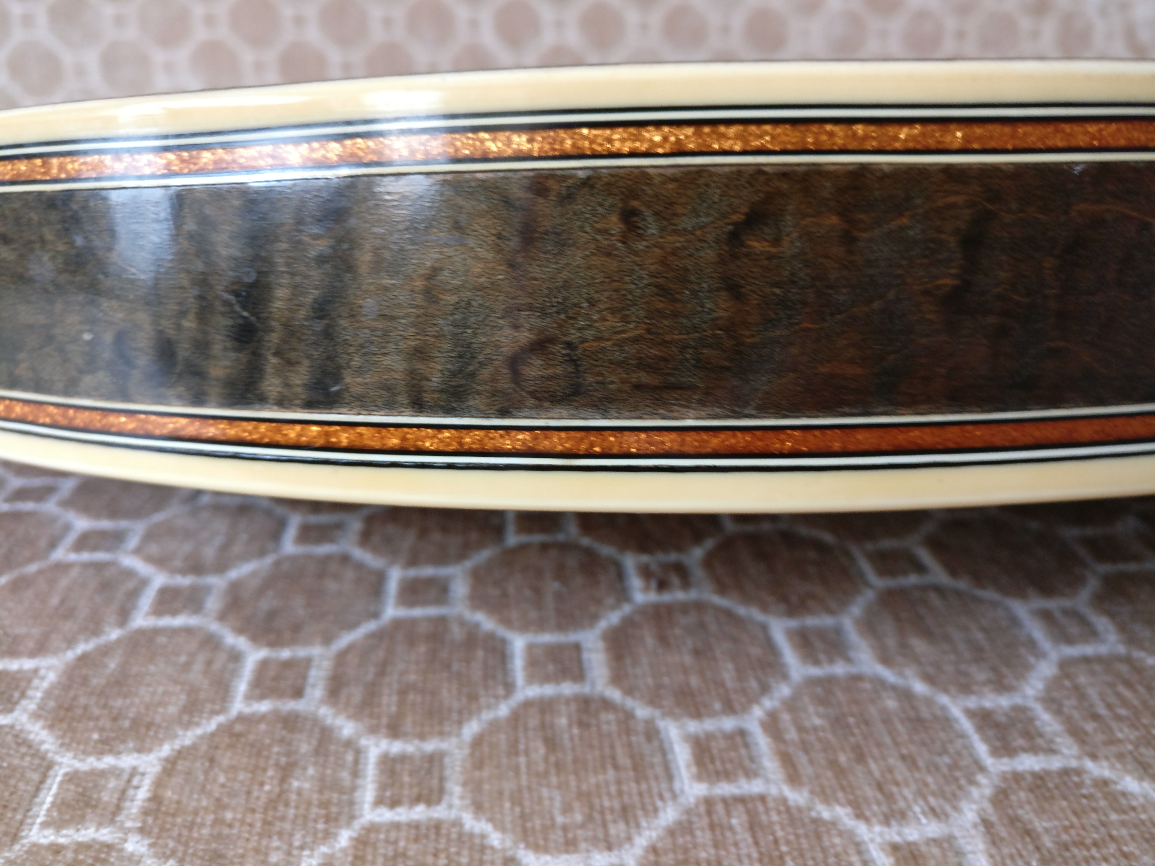 Resonator side